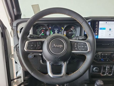 Used 2024 Jeep Wrangler Unlimited Sahara image 24