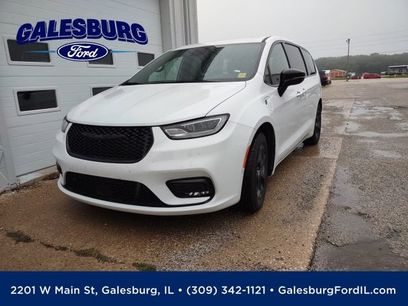 Used 2024 Chrysler Pacifica Limited