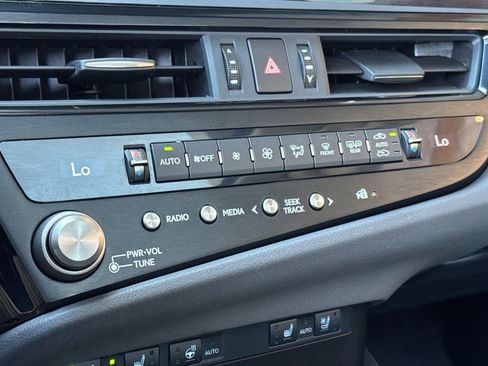 Used 2024 Lexus ES 300h w/ Premium Package FWD image 24