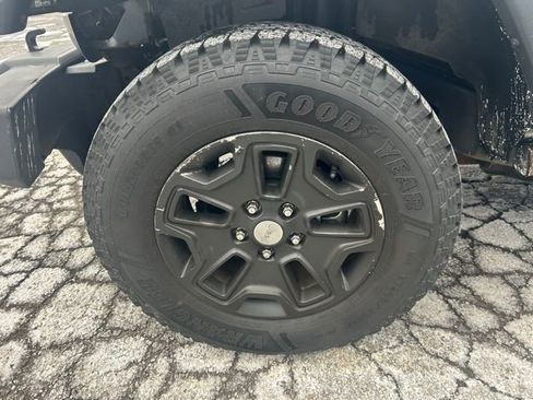 Used 2013 Jeep Wrangler Unlimited Rubicon w/ Dual Top Group image 8