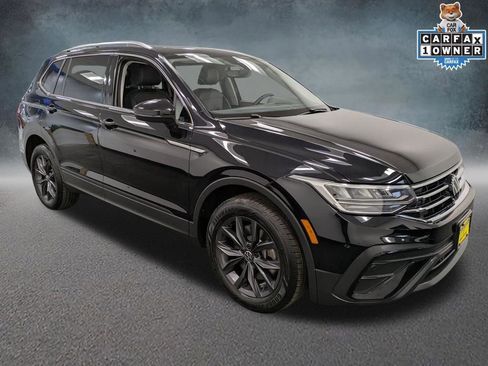 Used 2022 Volkswagen Tiguan SE w/ Panoramic Sunroof Package image 3