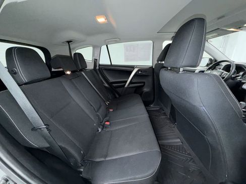 Used 2018 Toyota RAV4 XLE AWD/4WD image 17