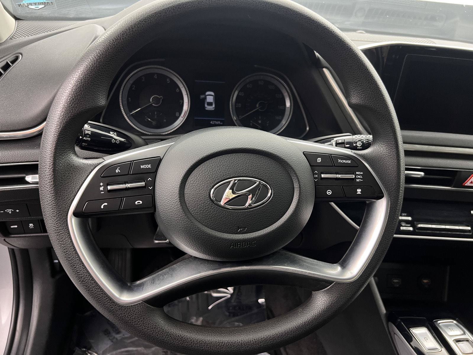 Used 2023 Hyundai Sonata SEL w/ Winter Weather Package FWD image 6