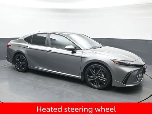 Used 2025 Toyota Camry LE image 9