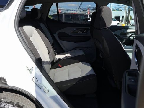 Used 2024 GMC Terrain SLE image 10