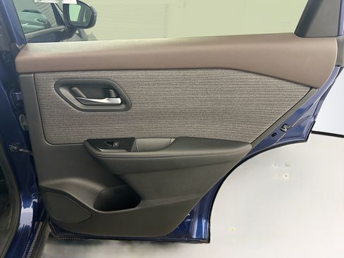 Used 2023 Nissan Rogue SV AWD/4WD image 30