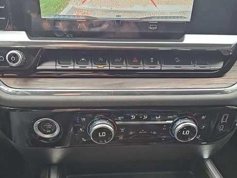 Used 2023 GMC Sierra 1500 SLT w/ SLT Premium Package AWD/4WD image 9