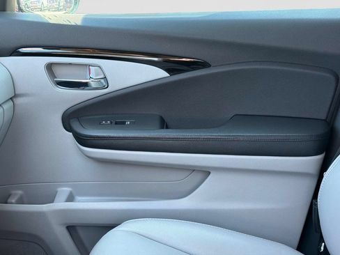 Used 2016 Honda Pilot Touring image 25