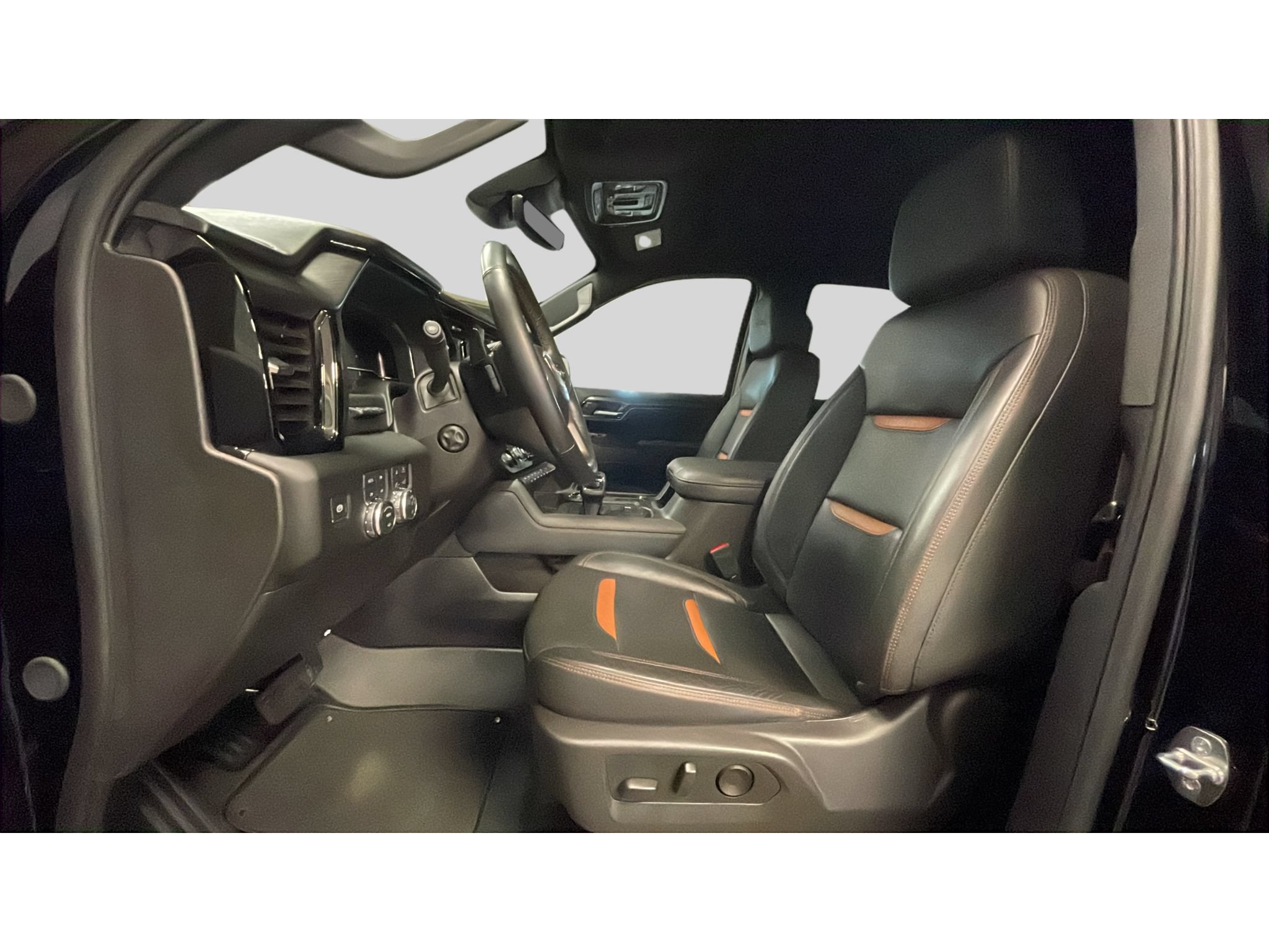 Used 2024 GMC Sierra 1500 AT4 w/ Technology Package AWD/4WD image 11