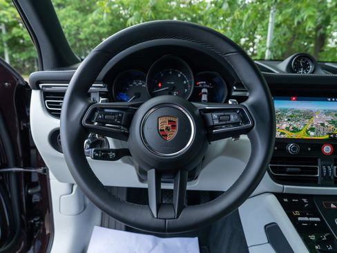 Certified 2026 Porsche Macan AWD/4WD image 25