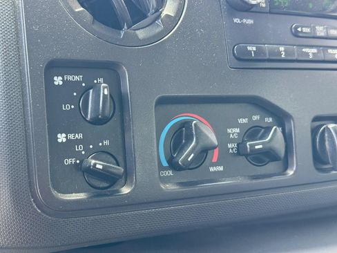 Used 2012 Ford E-350 and Econoline 350 XLT RWD image 19