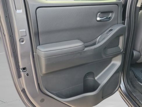 Used 2022 Nissan Frontier SV image 27