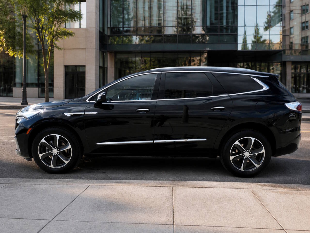 Used 2022 Buick Enclave Essence w/ Experience Buick Package FWD image 1
