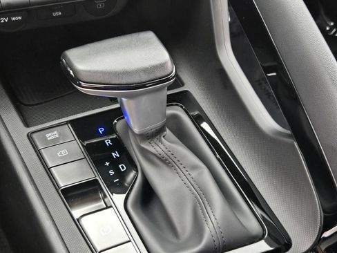 Certified 2025 Hyundai Elantra SEL FWD image 22