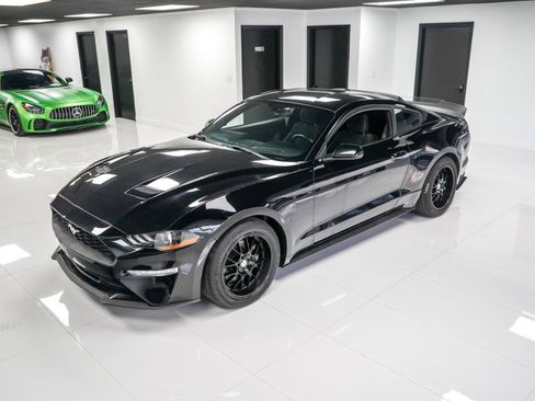 Used 2020 Ford Mustang Coupe RWD image 2