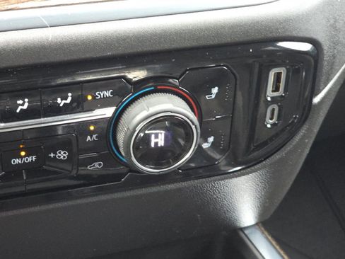 Used 2022 Chevrolet Silverado 1500 LT w/ Z71 Off-Road Package image 28