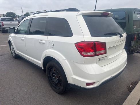 Used 2019 Dodge Journey SE FWD image 4