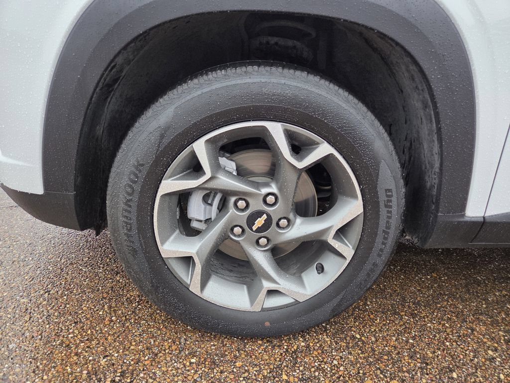 Used 2025 Chevrolet Trax LT FWD image 26