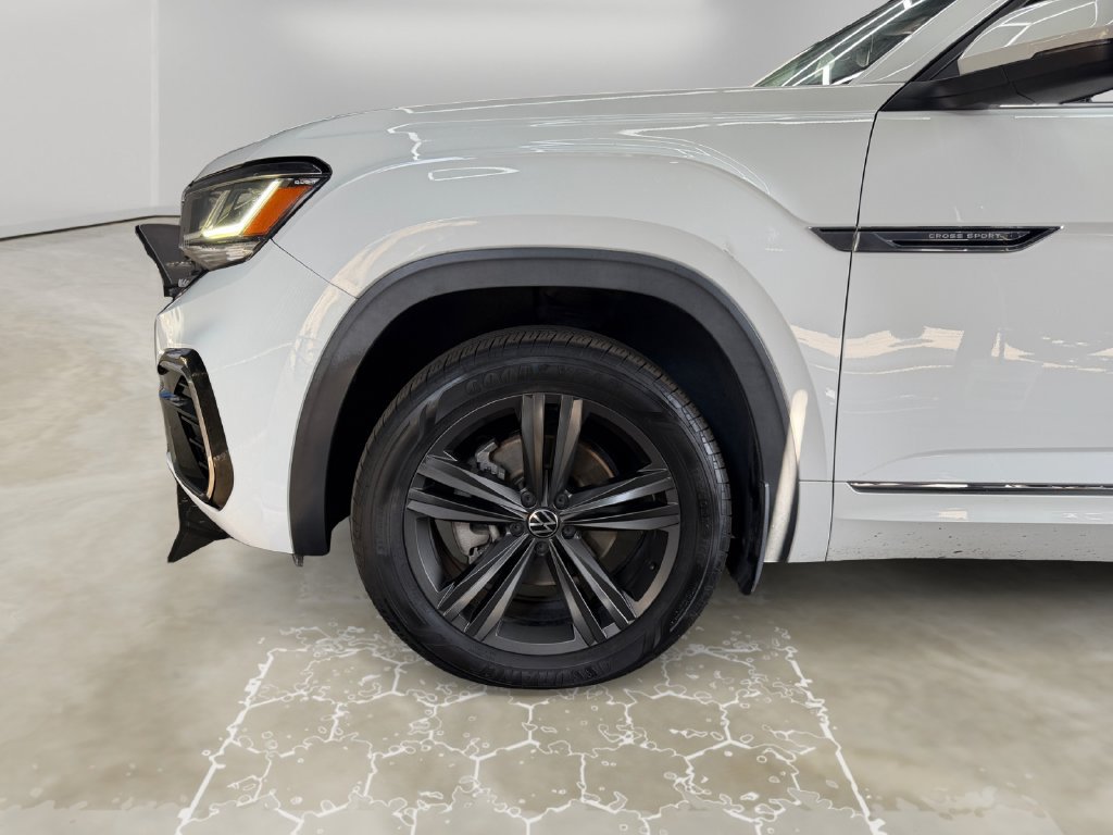 Used 2021 Volkswagen Atlas Cross Sport SE FWD image 14