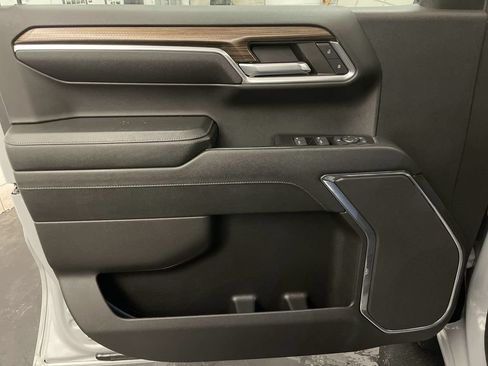 Used 2024 Chevrolet Silverado 1500 LT AWD/4WD image 16