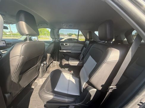 Used 2023 Ford Explorer XLT w/ Equipment Group 202A RWD image 19