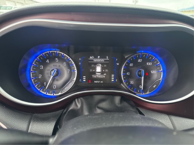 Used 2019 Chrysler Pacifica Touring-L FWD image 16