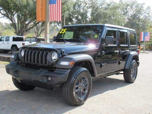 Used 2025 Jeep Wrangler Sport S image 3