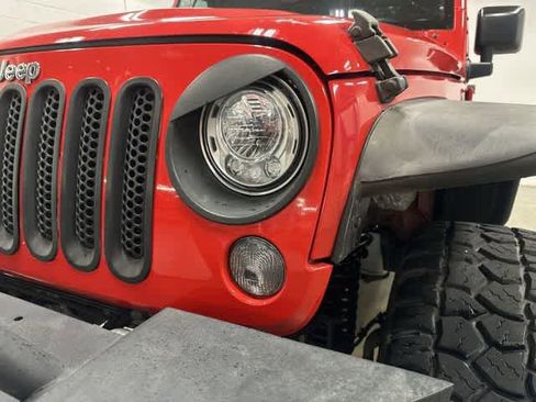 Used 2017 Jeep Wrangler Unlimited Sahara w/ Connectivity Group AWD/4WD image 28