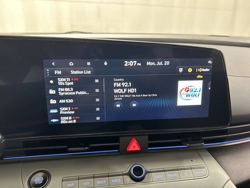 Used 2025 Hyundai Elantra Limited FWD image 14