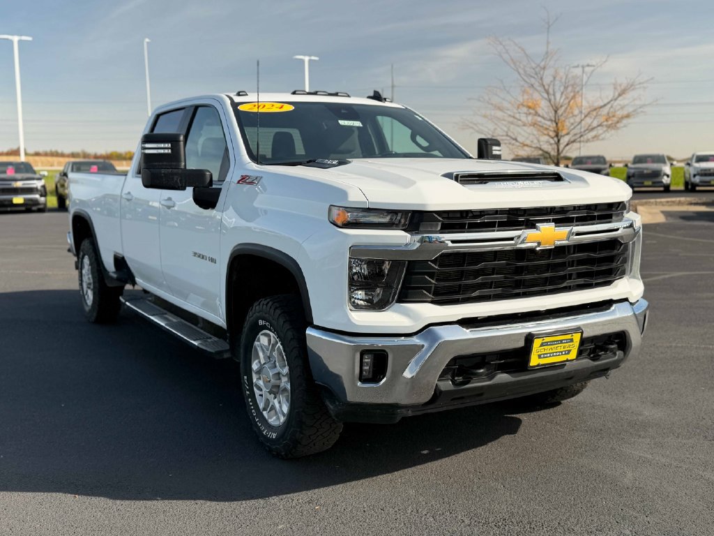 Used 2024 Chevrolet Silverado 3500 LT w/ Safety Package AWD/4WD image 5