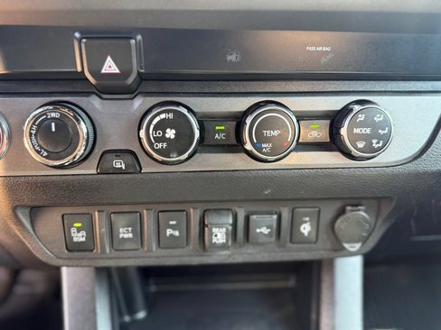 Used 2020 Toyota Tacoma TRD Off-Road w/ Technology Package AWD/4WD image 21