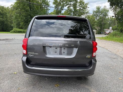 Used 2019 Dodge Grand Caravan SXT FWD image 14