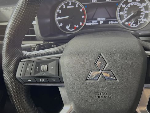 Used 2024 Mitsubishi Outlander SE image 19