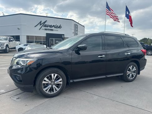 Used 2019 Nissan Pathfinder SL FWD image 1