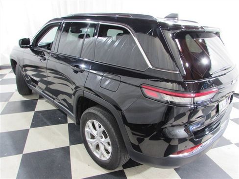 Used 2023 Jeep Grand Cherokee Limited AWD/4WD image 9