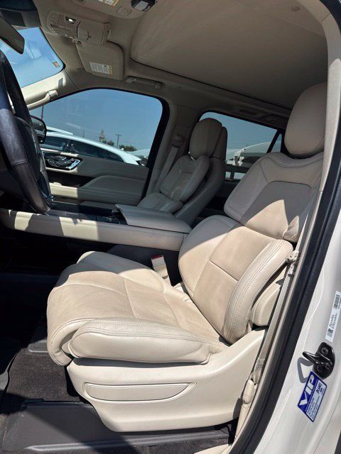 Used 2021 Lincoln Navigator Reserve AWD/4WD image 6