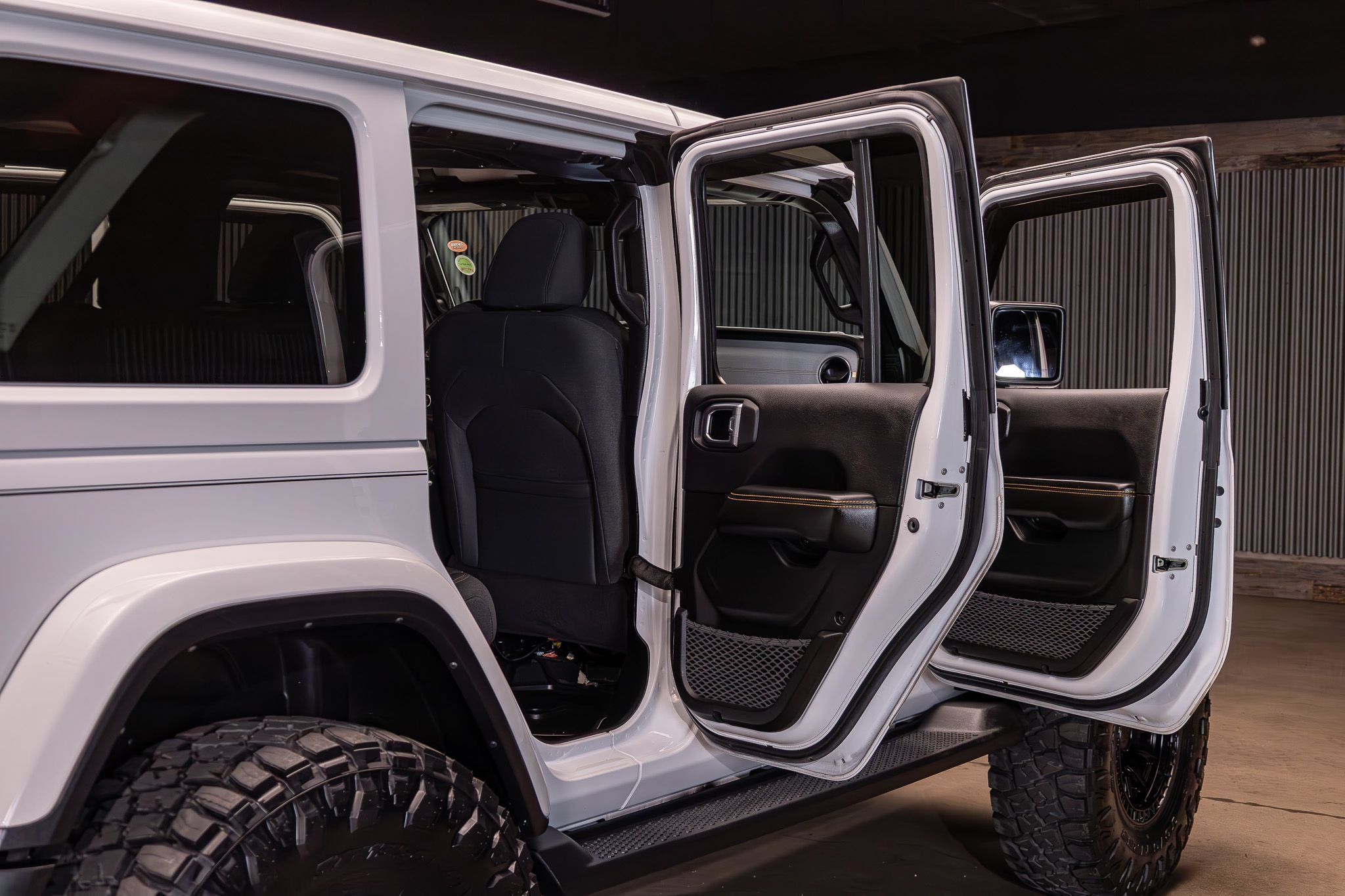 Used 2024 Jeep Wrangler Unlimited Sahara w/ Technology Group AWD/4WD image 28