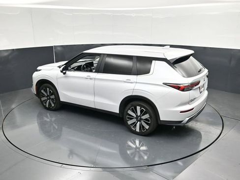 Used 2025 Mitsubishi Outlander AWD image 47