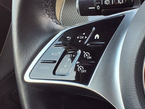 Used 2025 Mercedes-Benz GLC 300 image 10