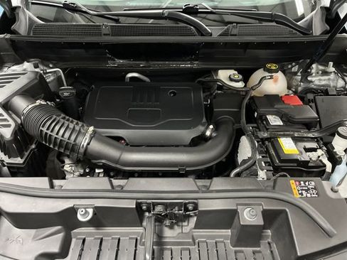 Used 2023 GMC Acadia SLE image 39