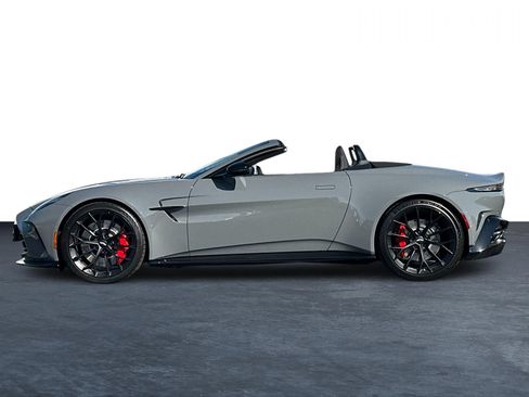 Used 2026 Aston Martin V8 Vantage Coupe RWD image 25