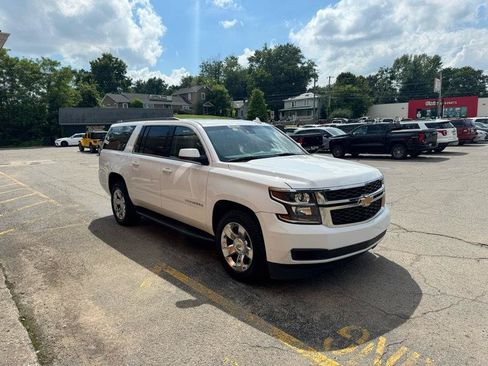 Used 2019 Chevrolet Suburban LT AWD/4WD image 3