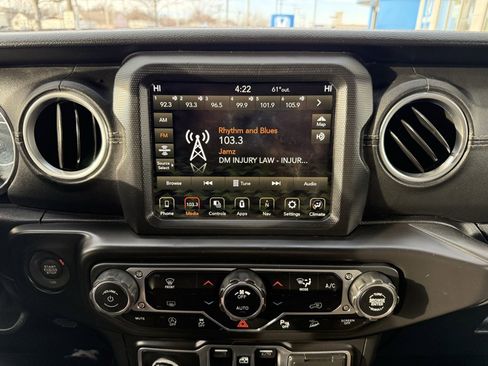 Used 2018 Jeep Wrangler Unlimited Sahara image 23