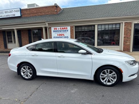 Used 2016 Chrysler 200 Limited FWD image 3