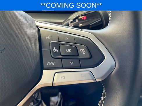 Used 2025 Volkswagen Tiguan SE FWD image 13