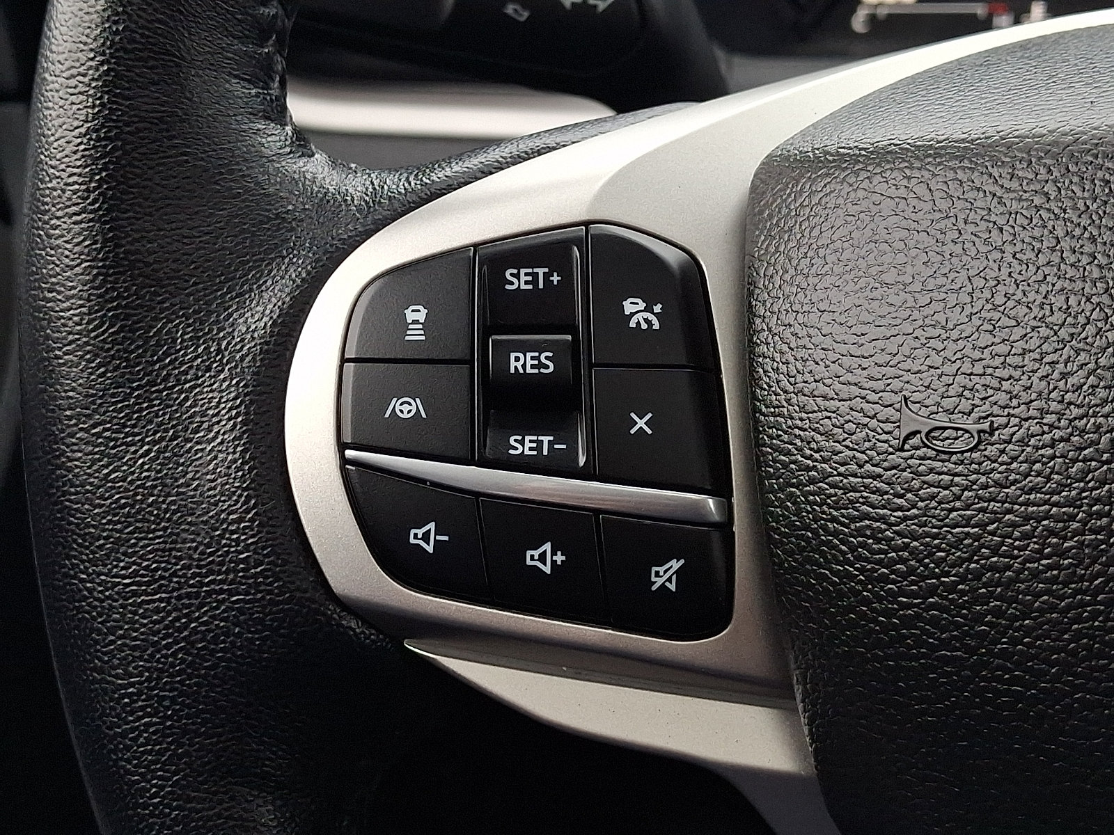 Used 2023 Ford Explorer XLT w/ Equipment Group 202A AWD/4WD image 22
