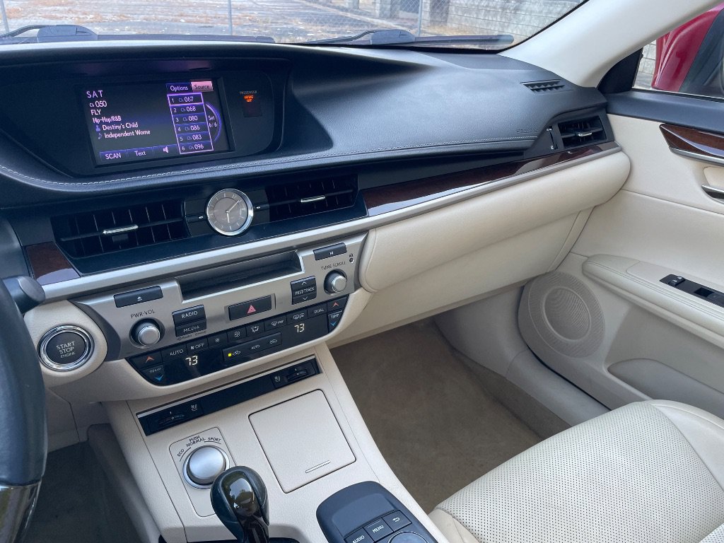Used 2014 Lexus ES 350 w/ Premium Package FWD image 38