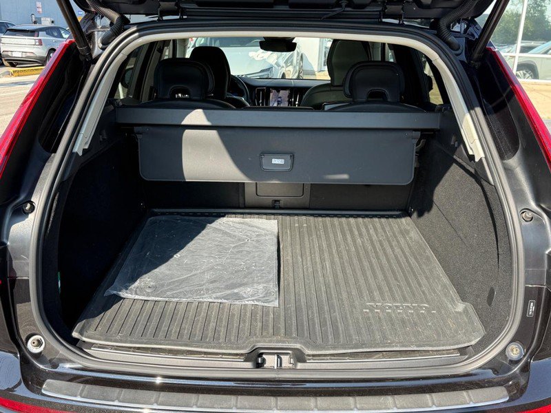 Certified 2024 Volvo XC60 B5 Plus w/ Protection Package Premier AWD/4WD image 5