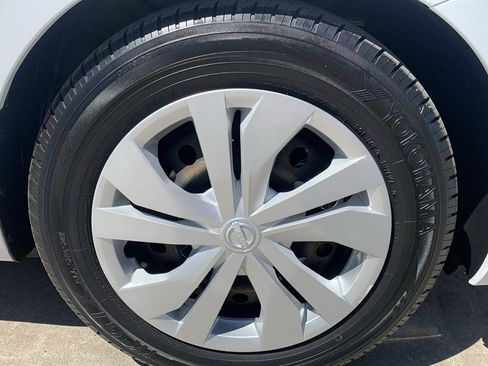 Used 2022 Nissan Versa S FWD image 11