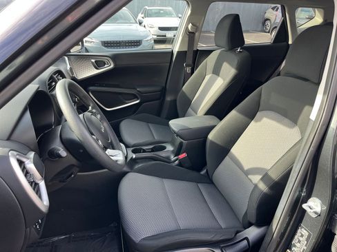 Used 2025 Kia Soul LX w/ LX Technology Package image 34